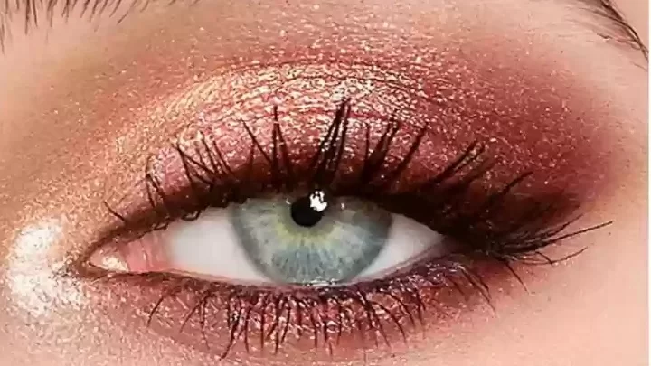 آرایش چشم رنگی